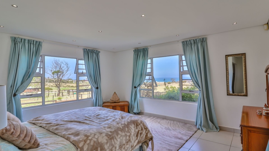 5 Bedroom Property for Sale in Sunrise On Sea Eastern Cape